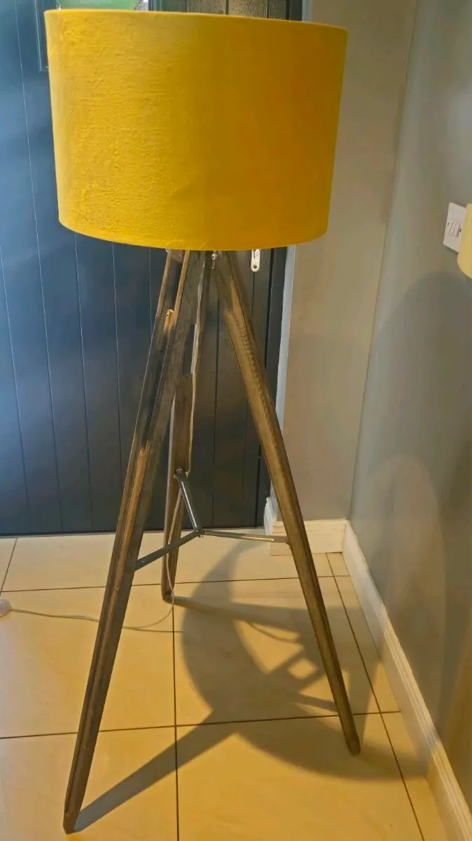 Tri-Pod Lamp