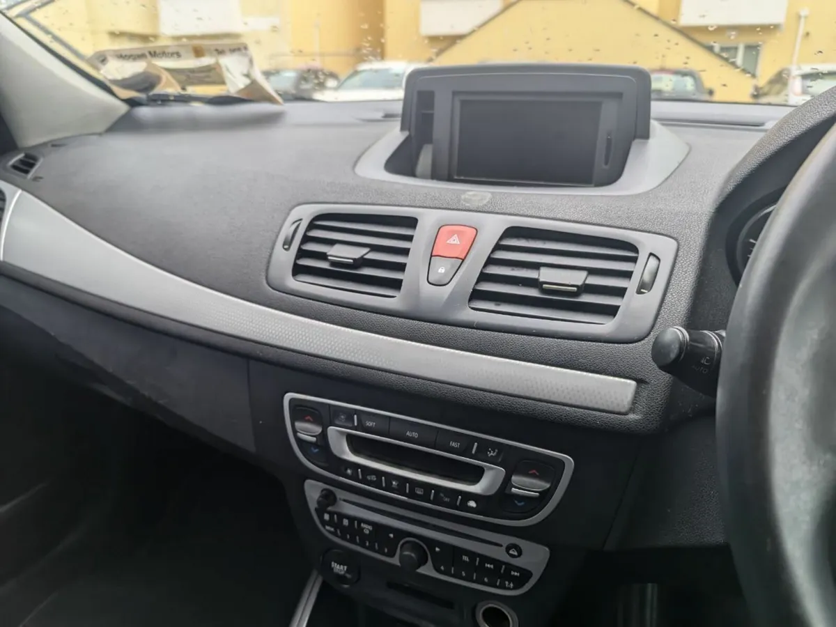 Renault Megane 2010 - Image 2