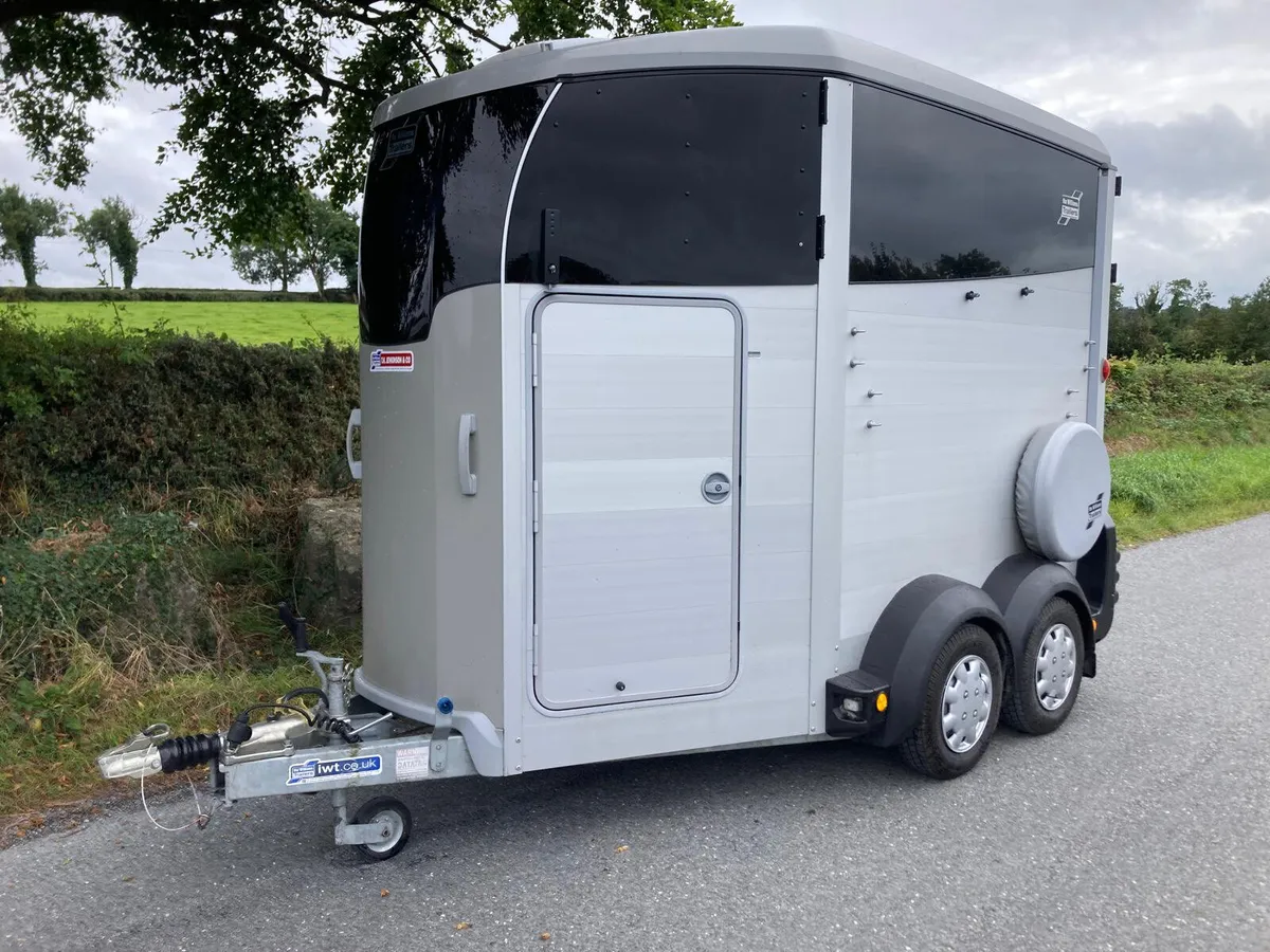 Reg Oct 23 Ifor Williams HBX506 Horsebox AS NEW - Image 1