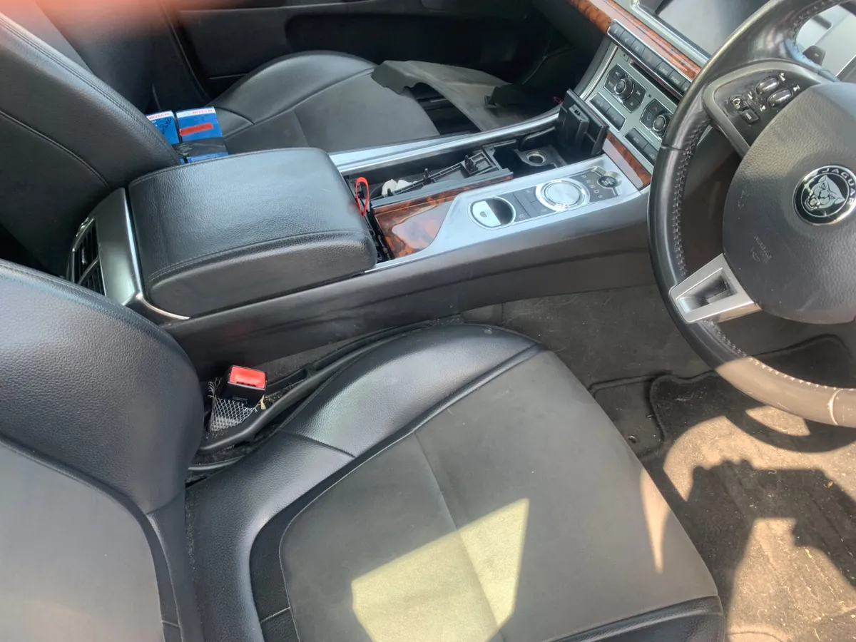 2013 JAGUAR XF DIESEL  NO DAMAGE - Image 3