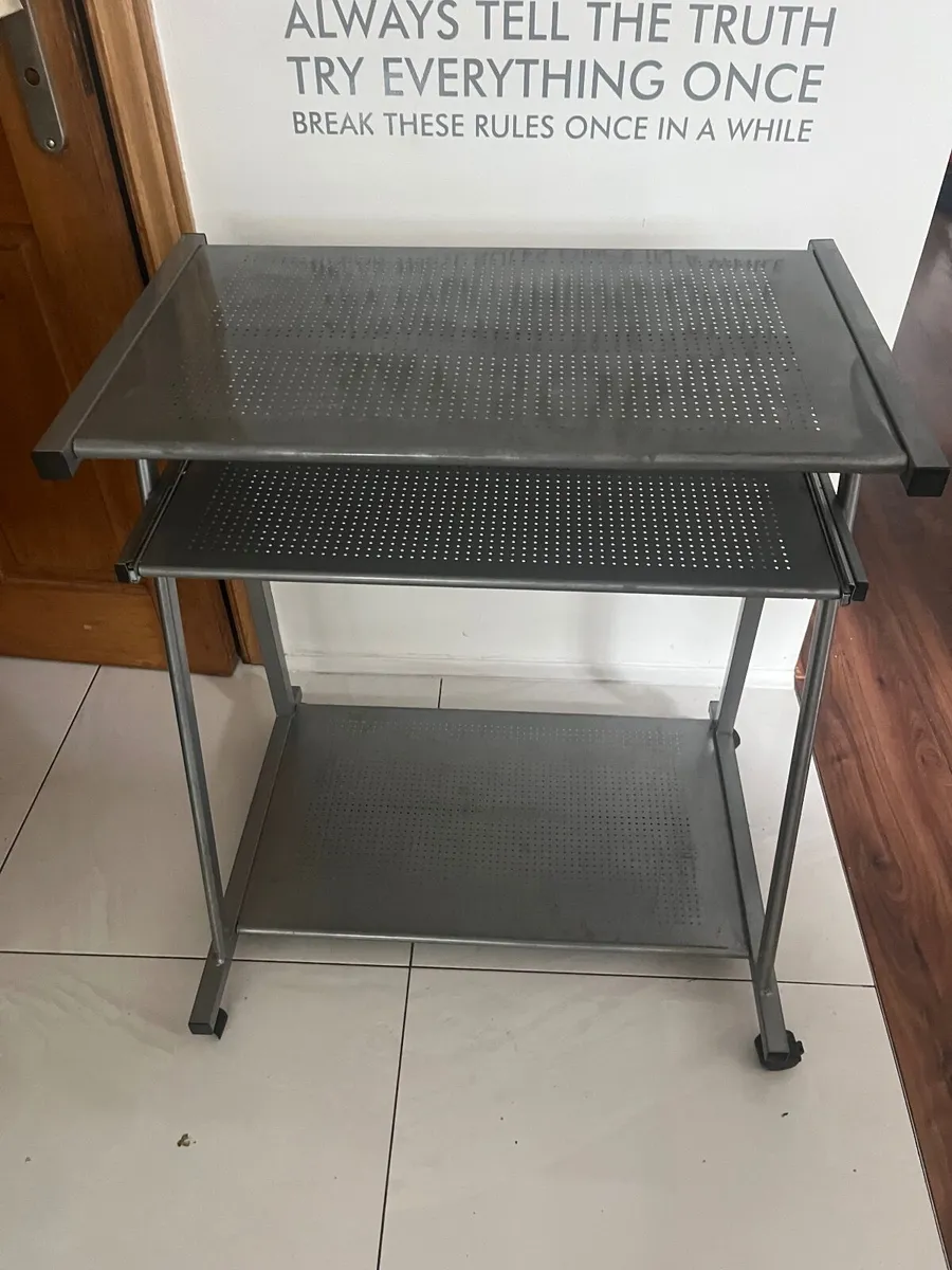 Office desk - Image 1