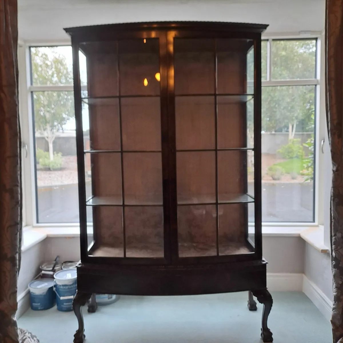 Bow front glass display unit - Image 1