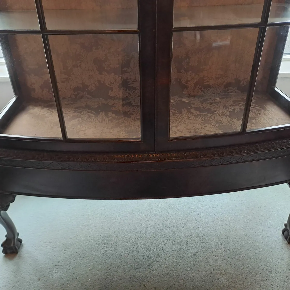 Bow front glass display unit - Image 2