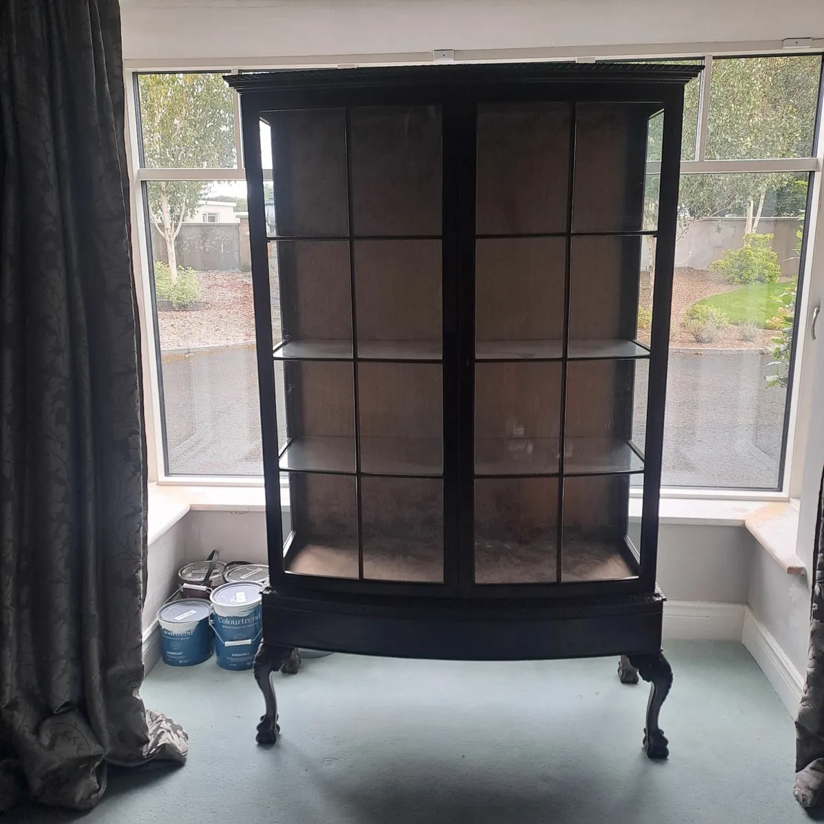Bow front glass display unit - Image 3