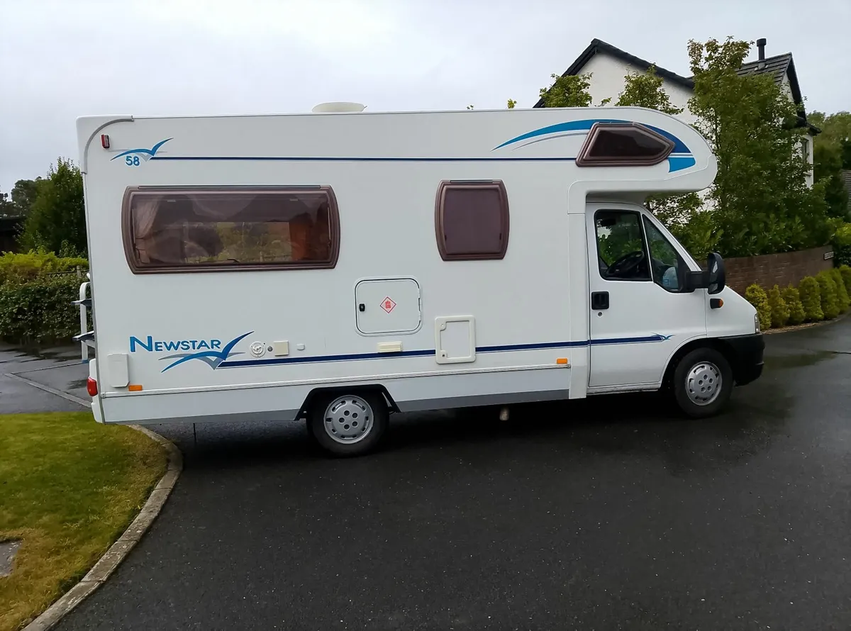 2006 camper. 4 berth. Can drive on car license. - Image 4