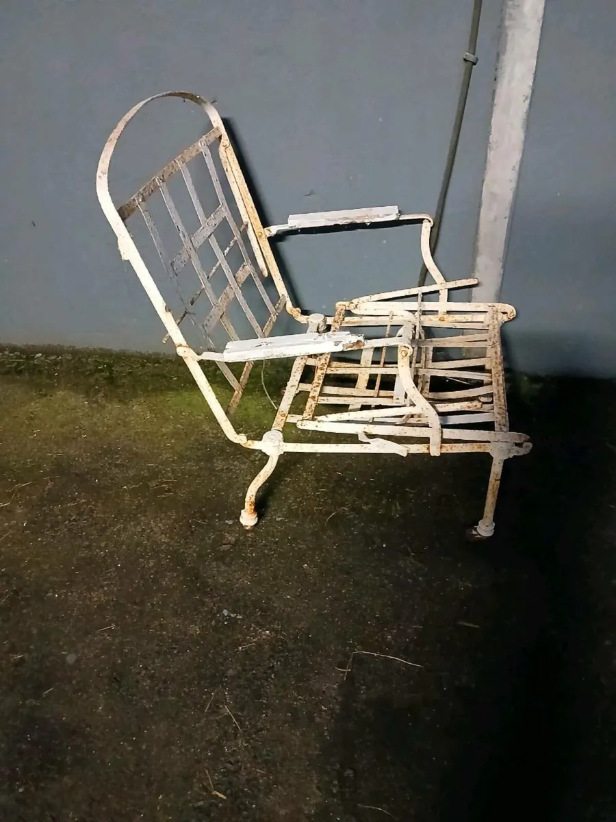 Antique lounger. - Image 4