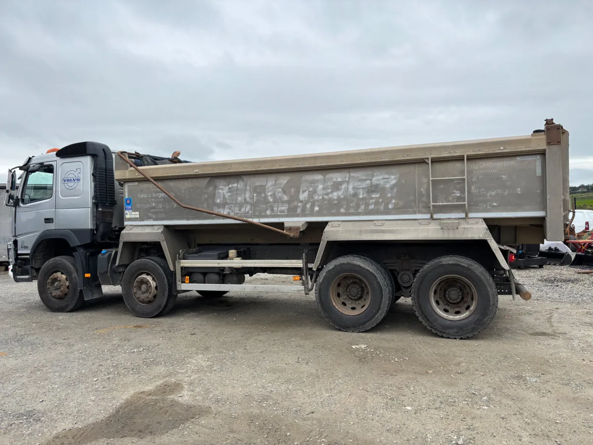 2017 Volvo FMX 8 Wheeler Tipper Lorry - Image 3