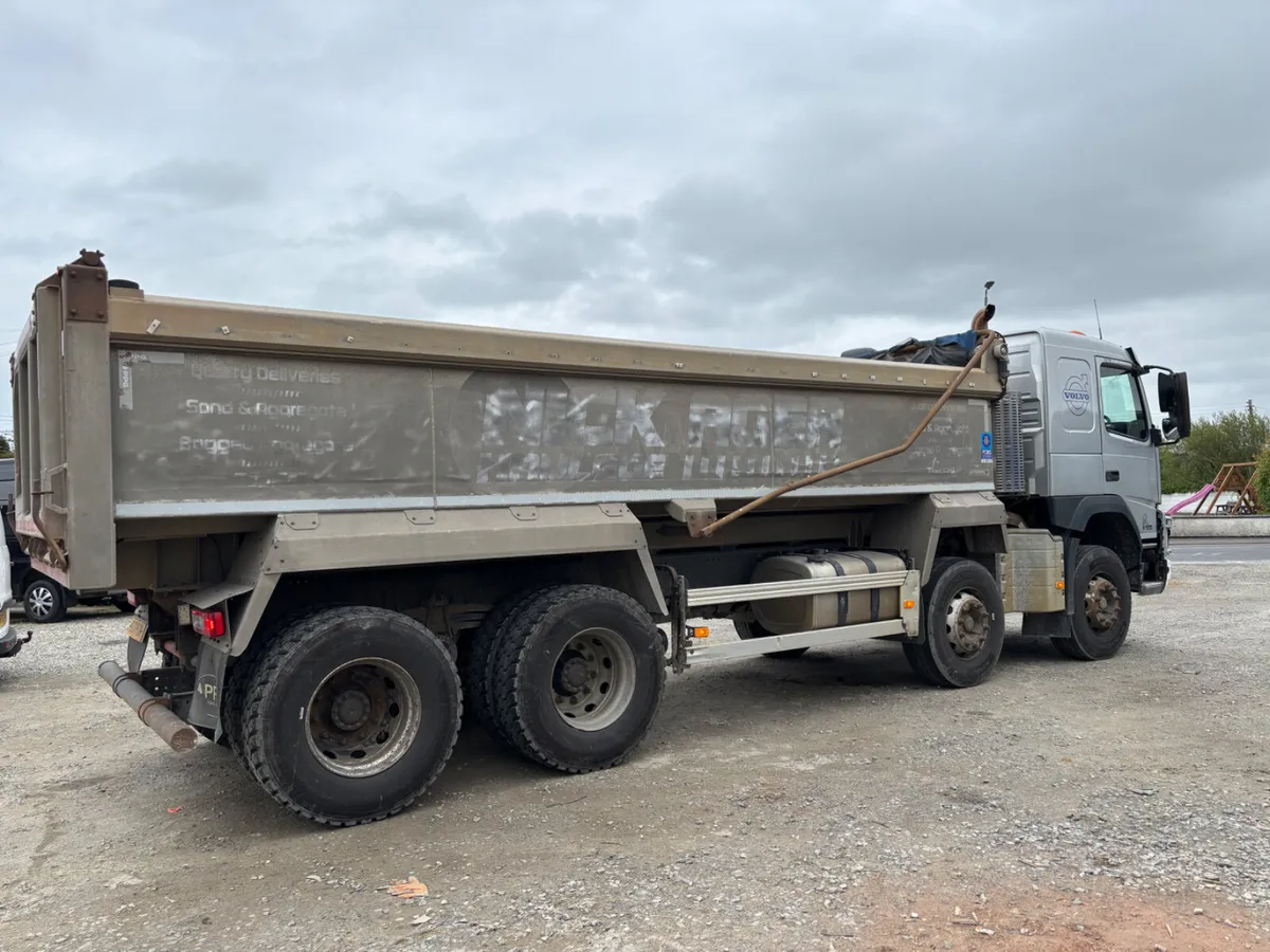 2017 Volvo FMX 8 Wheeler Tipper Lorry - Image 2