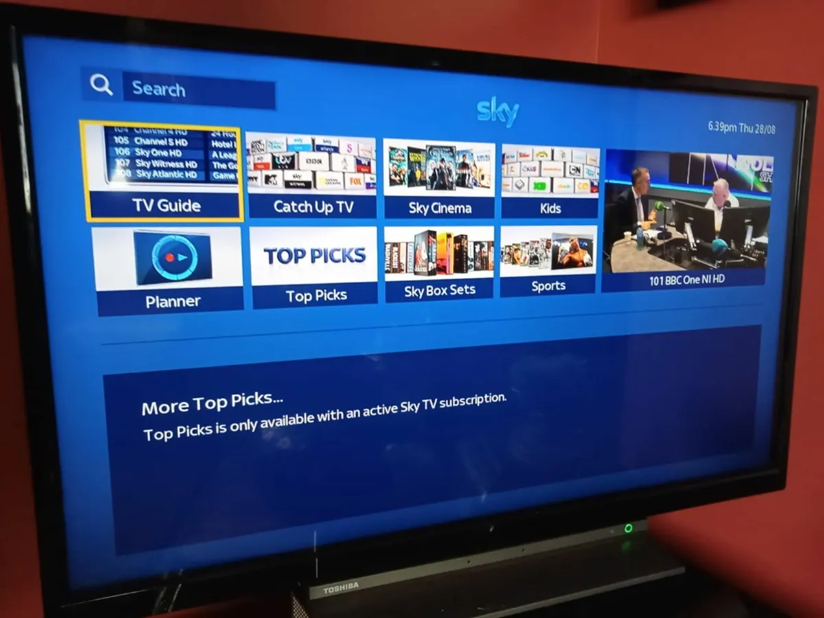 TOSHIBA 32" Smart HD Ready LED TV with - Image 1