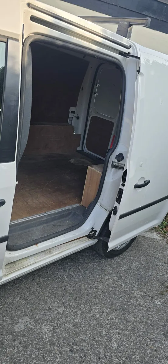 Volkswagen Caddy 2014 - Image 2