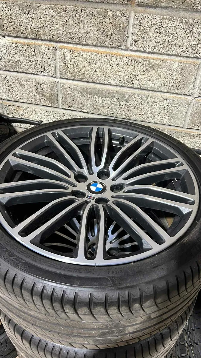BMW 5-Series g30 wheels tires - Image 1