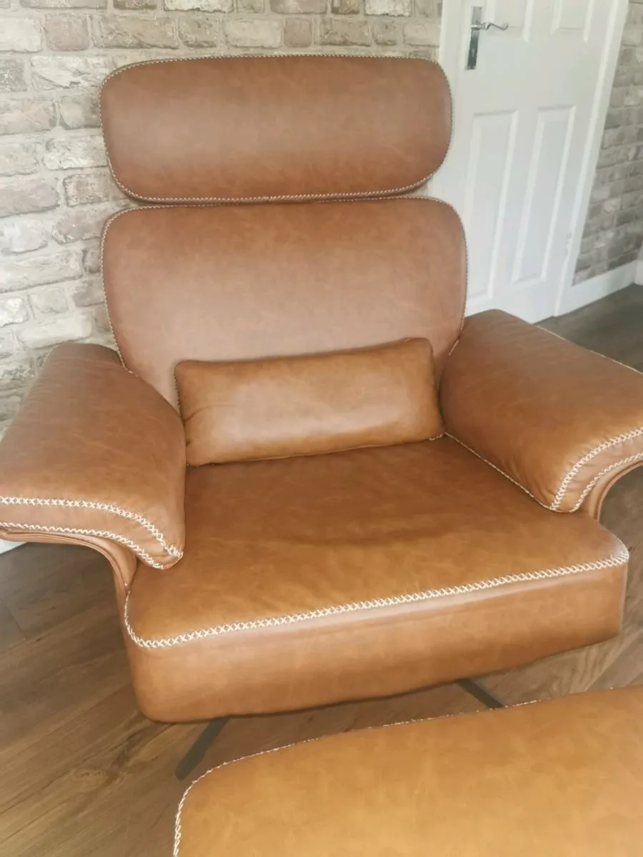 Swivel chair - Image 1