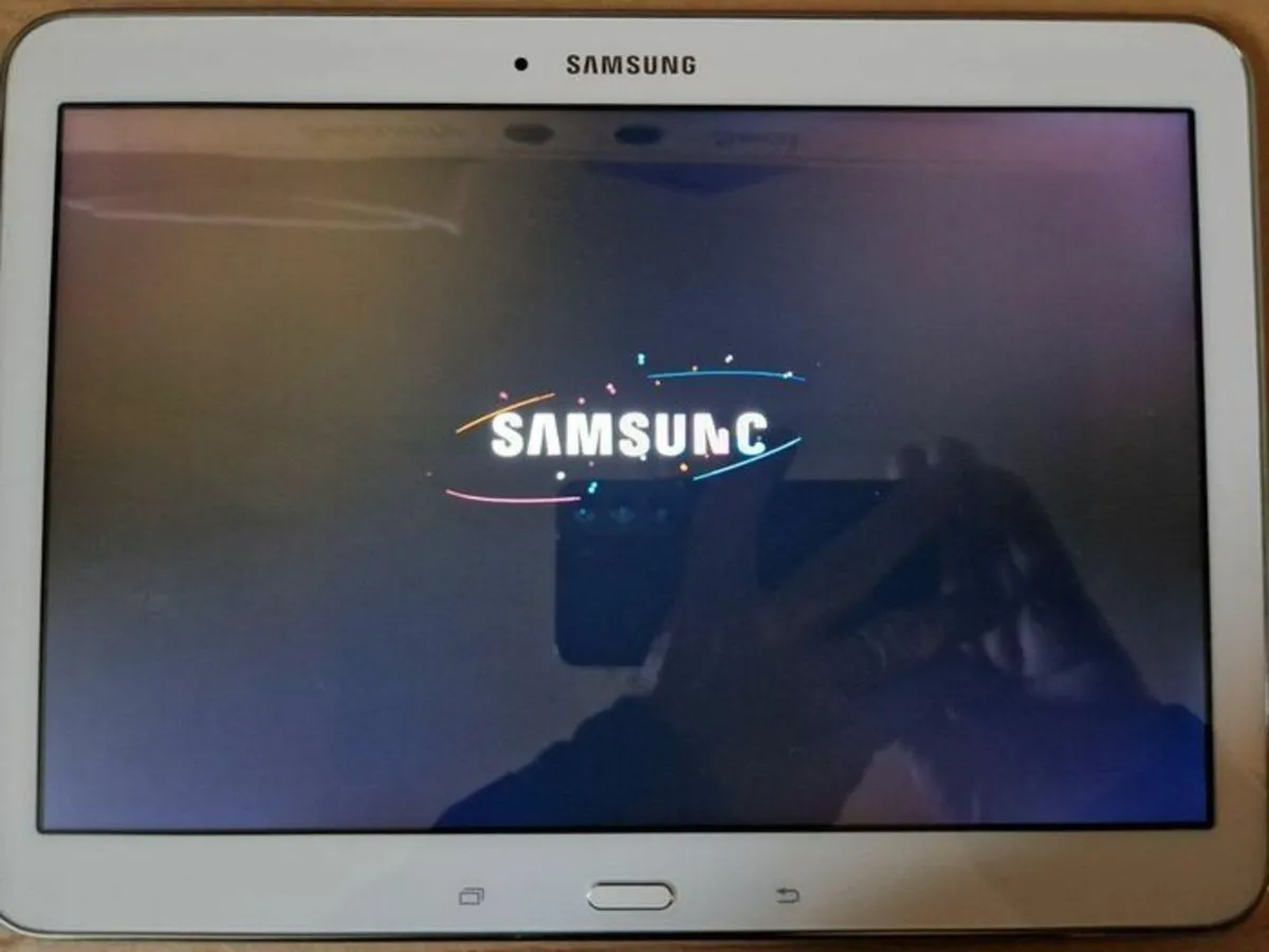 Samsung Galaxy Tab 4, SM-T530 16GB, Excellent cond - Image 2