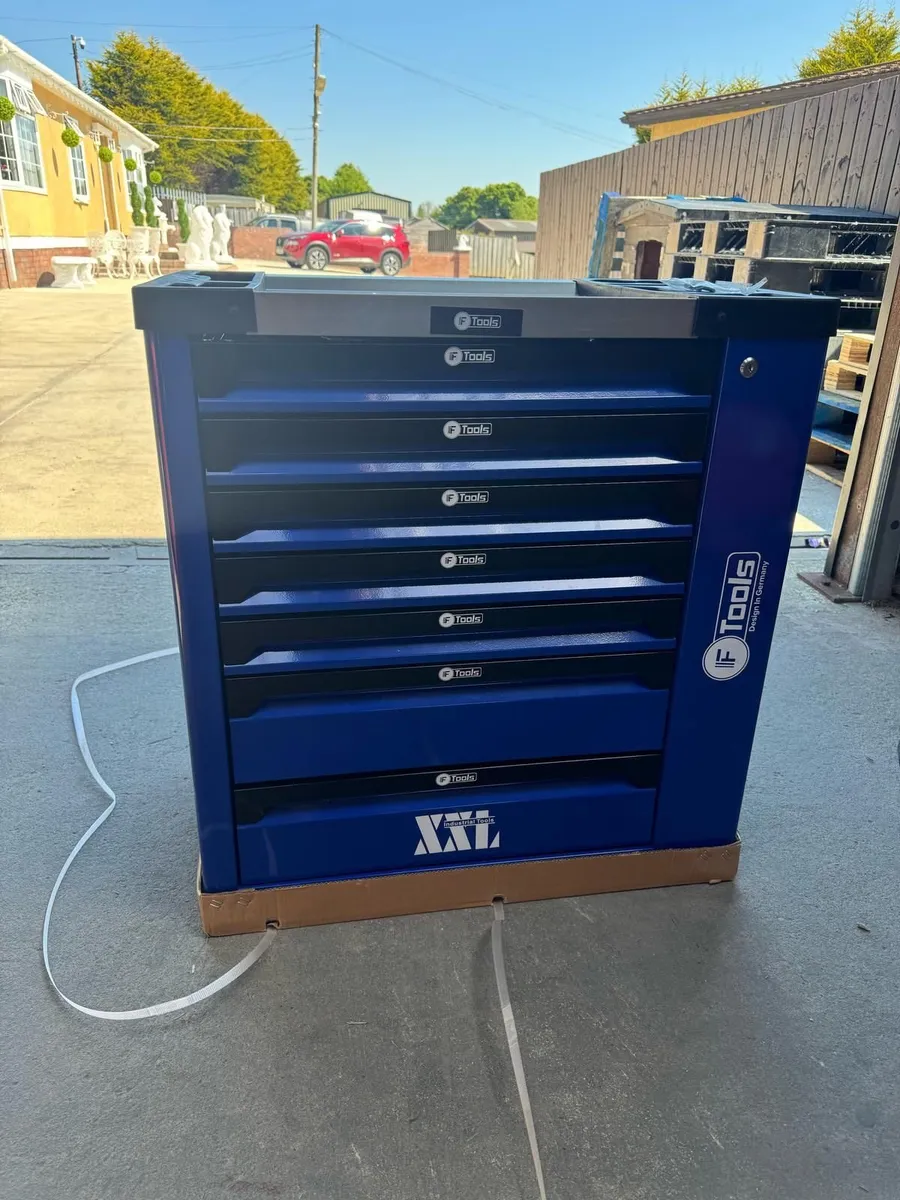 BRAND NEW 7 DRAWER TOOL CHEST FULL OF TOOLS - Image 1