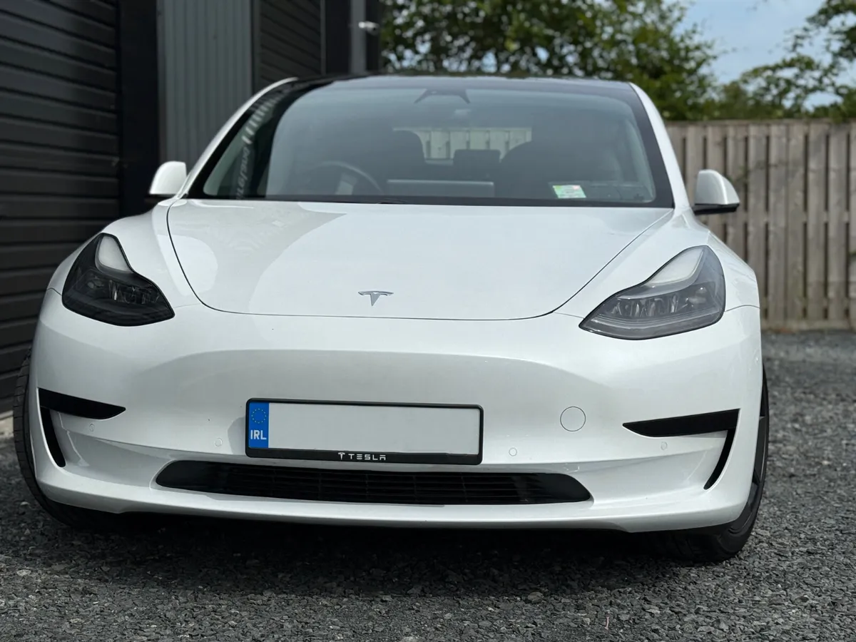 Tesla Model 3 2021 - Image 2