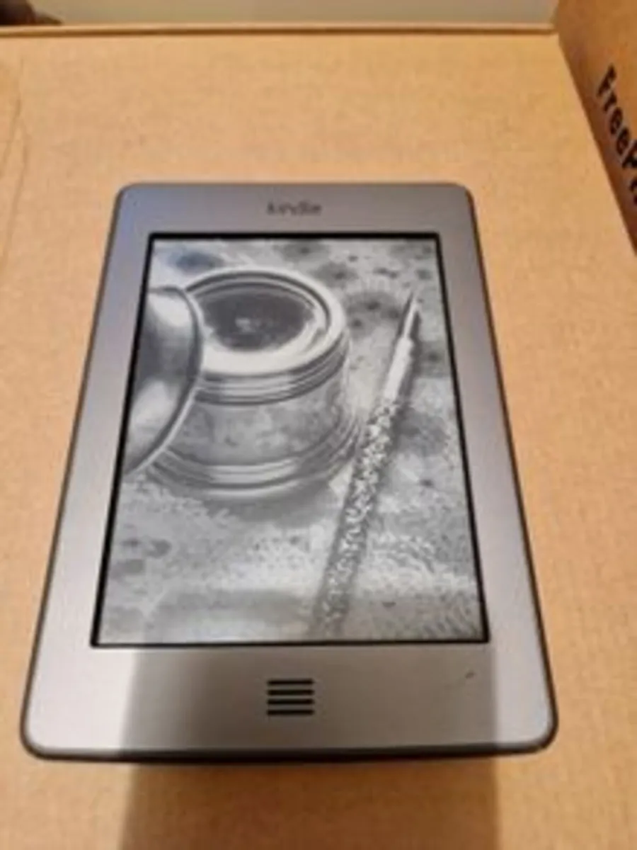 Amazon Kindle Touch D01200 eBook Reader 4th Gen 4G - Image 1