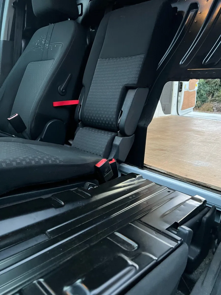 211 Ford Transit Connect long wheelbase 77950km - Image 3