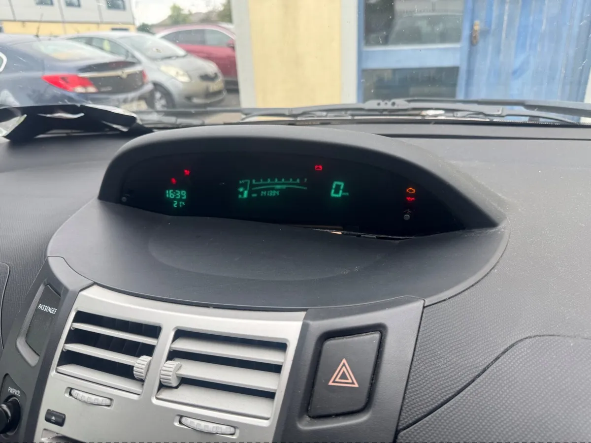 Toyota Yaris 2007 - Image 4