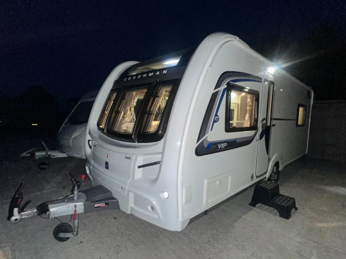 2016 ISLAND BED COACHMAN 595 VIP - Image 1