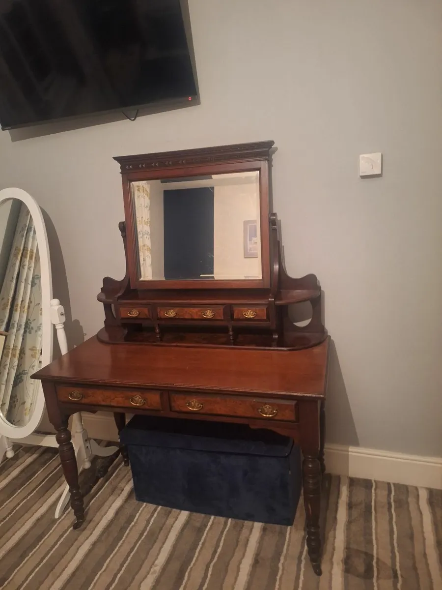 Mahogony bedroom dressing table - Image 1