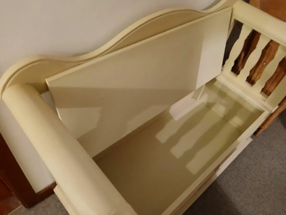 Traditiona monks double seat ..x show house - Image 1