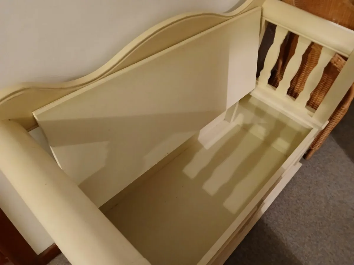 Traditiona monks double seat ..x show house - Image 3