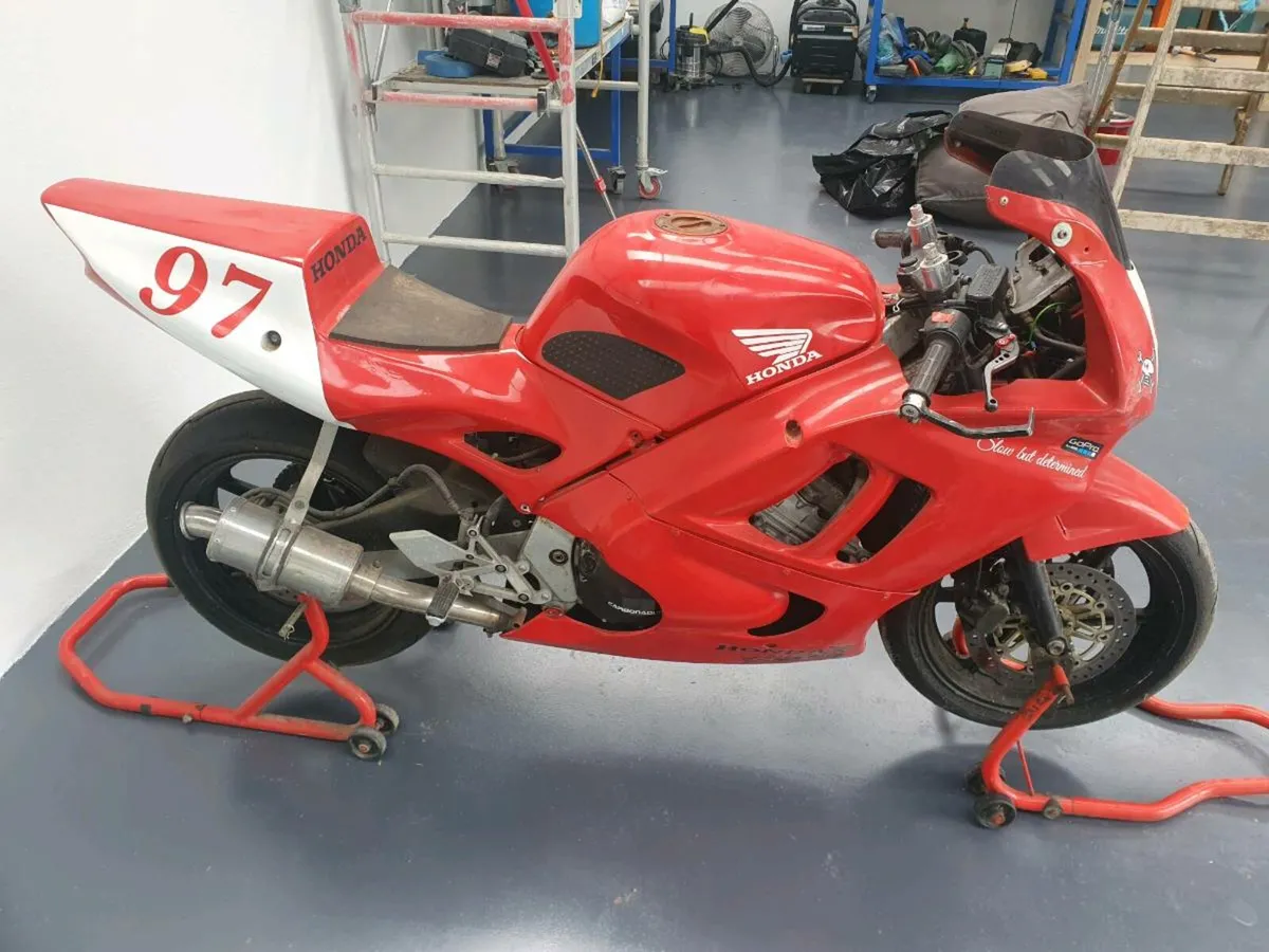 Cbr 600 f3 track bike - Image 1