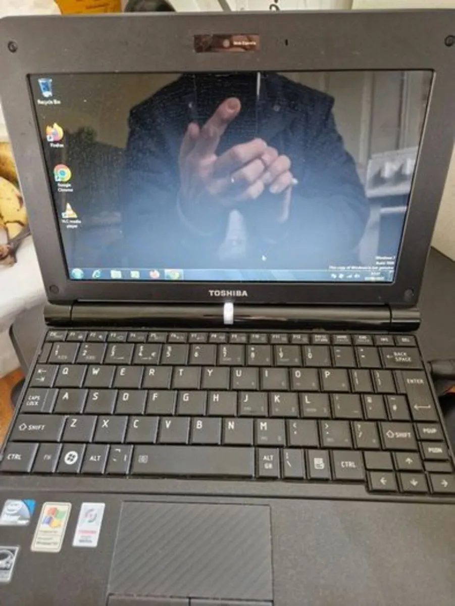 Toshiba NB200-10G 10" Laptop, 2GB Ram, 150GB HDD - Image 1