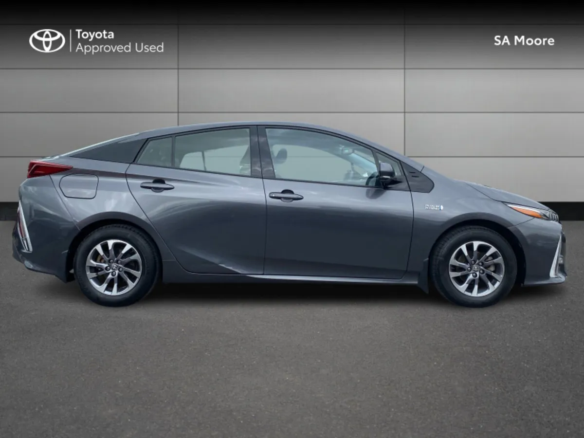 Toyota Prius PLUG IN HYBRID with LEATHER - Image 3