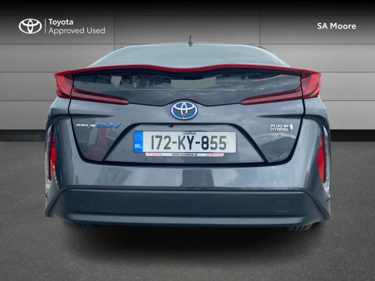 Toyota Prius PLUG IN HYBRID with LEATHER - Image 4