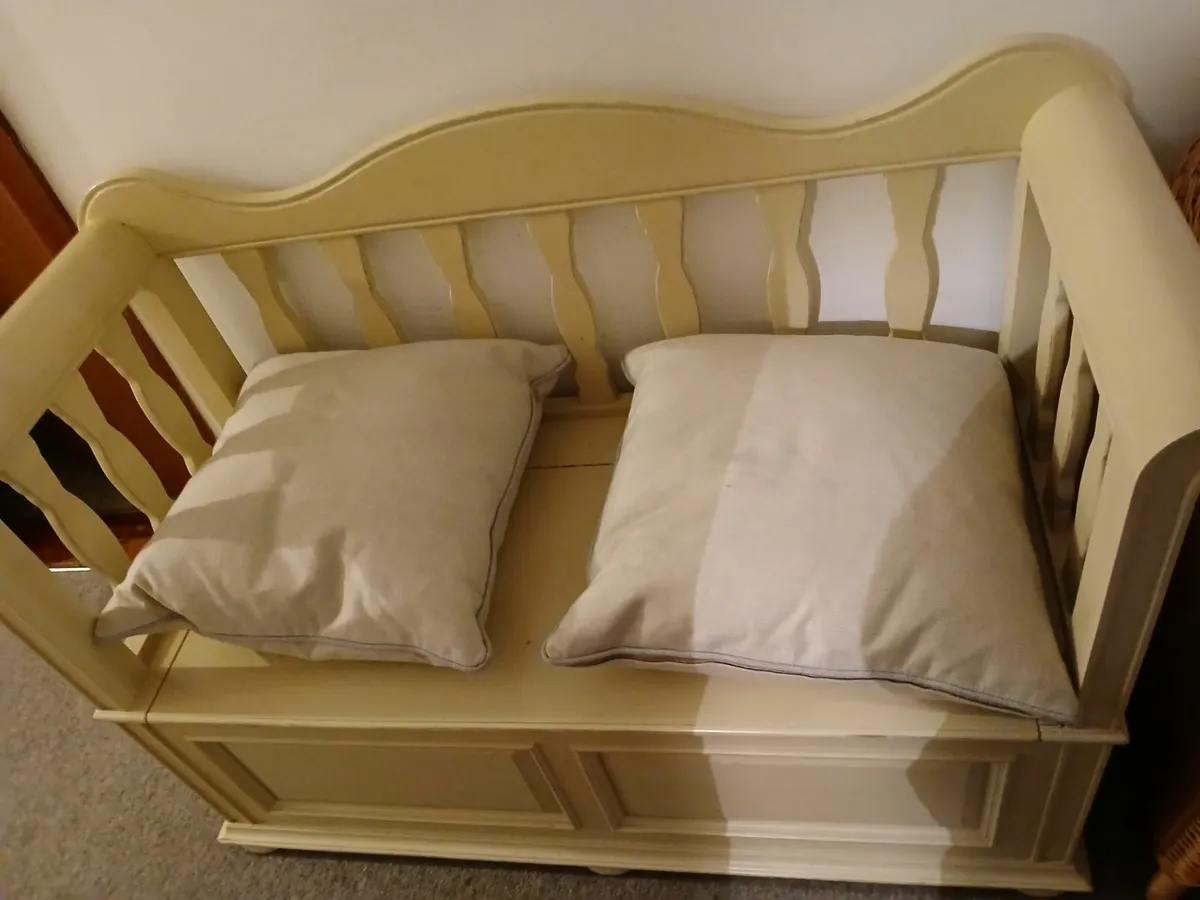 Monks bench ..traditional...x show house 🏠... - Image 3