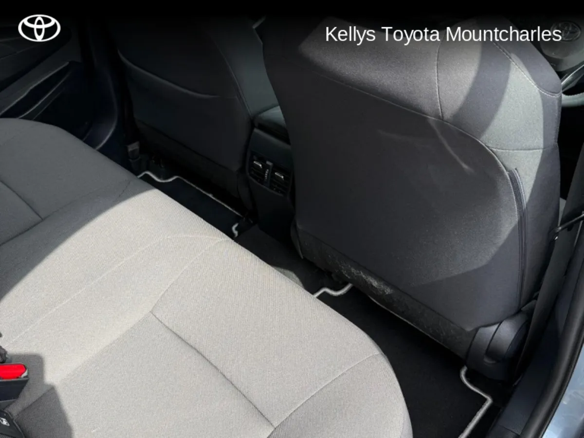 Toyota Corolla HYB LUNA SALOON 4DR AUTO HYBRID - Image 4