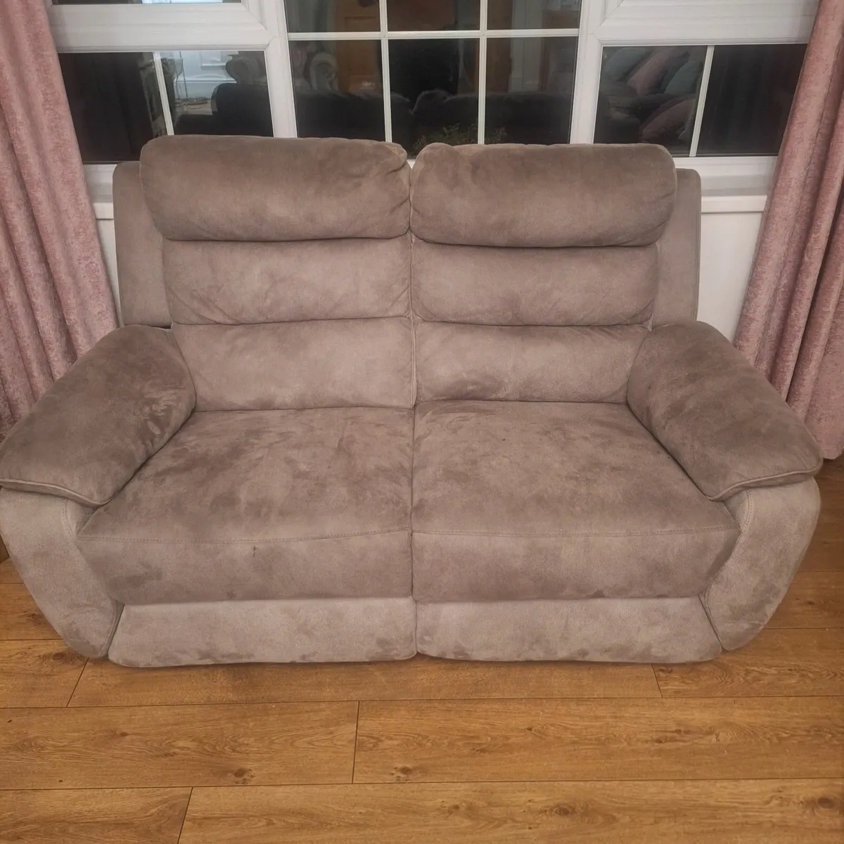 3-2-1 reclining suite - Image 1