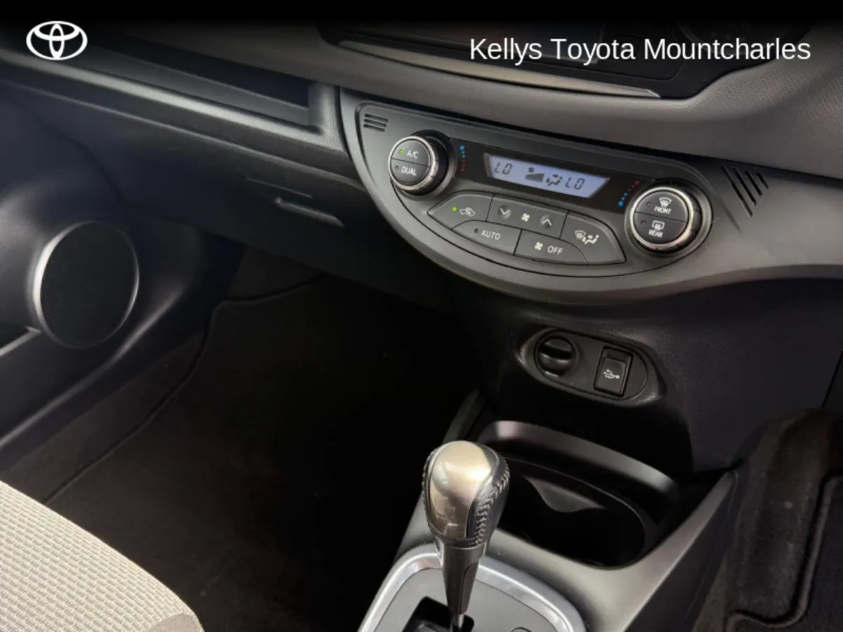 Toyota Yaris YARIS HYBRID MC - Image 3