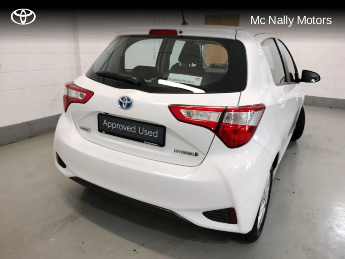 Toyota Yaris HYBRID 5DR LUNA - Image 3