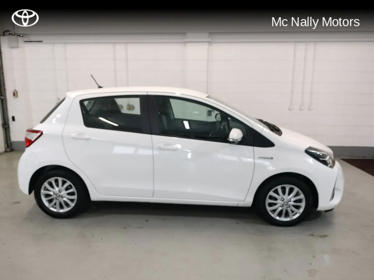 Toyota Yaris HYBRID 5DR LUNA - Image 4