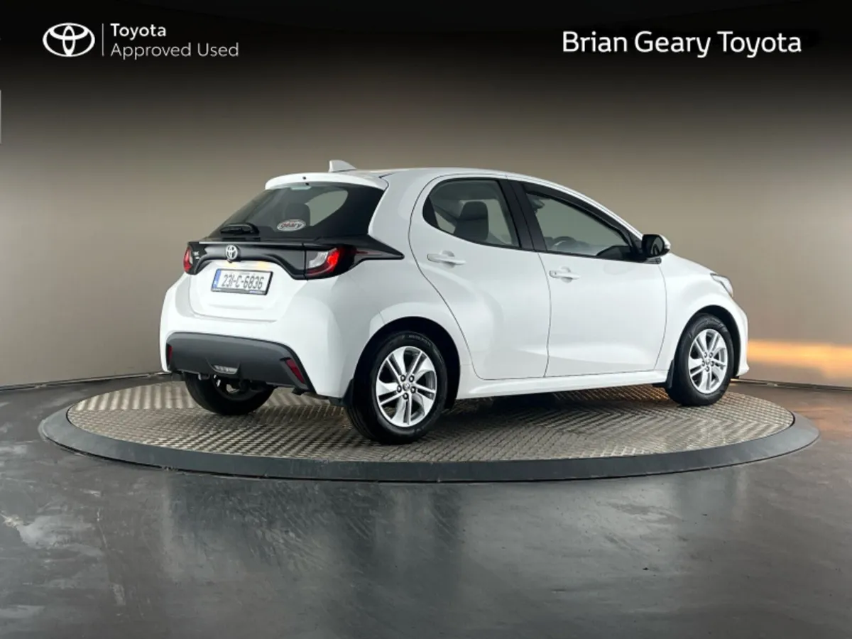 Toyota Yaris 1.0 LUNA - Image 2