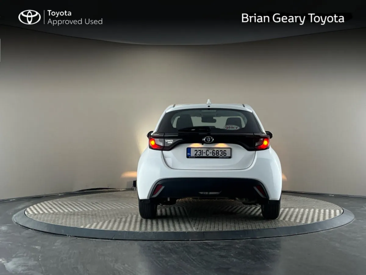 Toyota Yaris 1.0 LUNA - Image 4