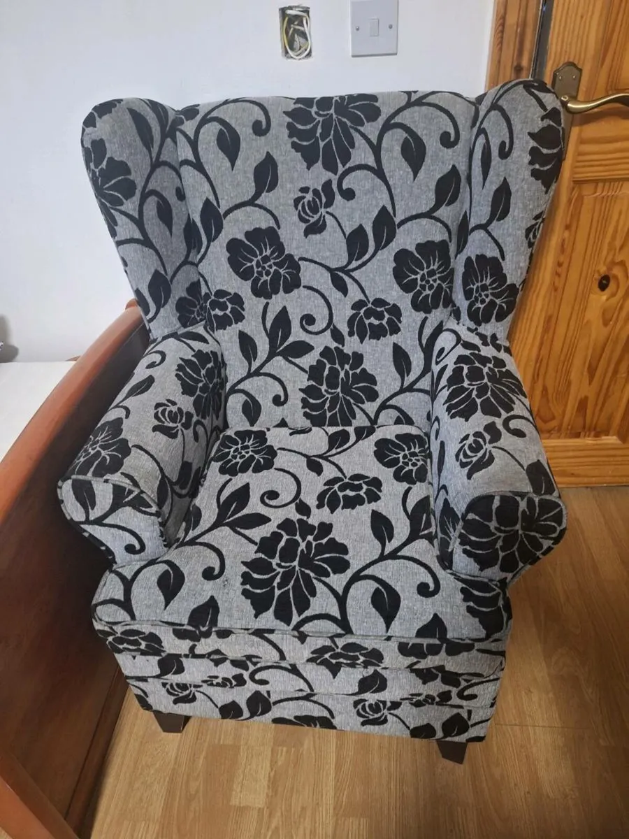 Queen Anne Chair - Image 1