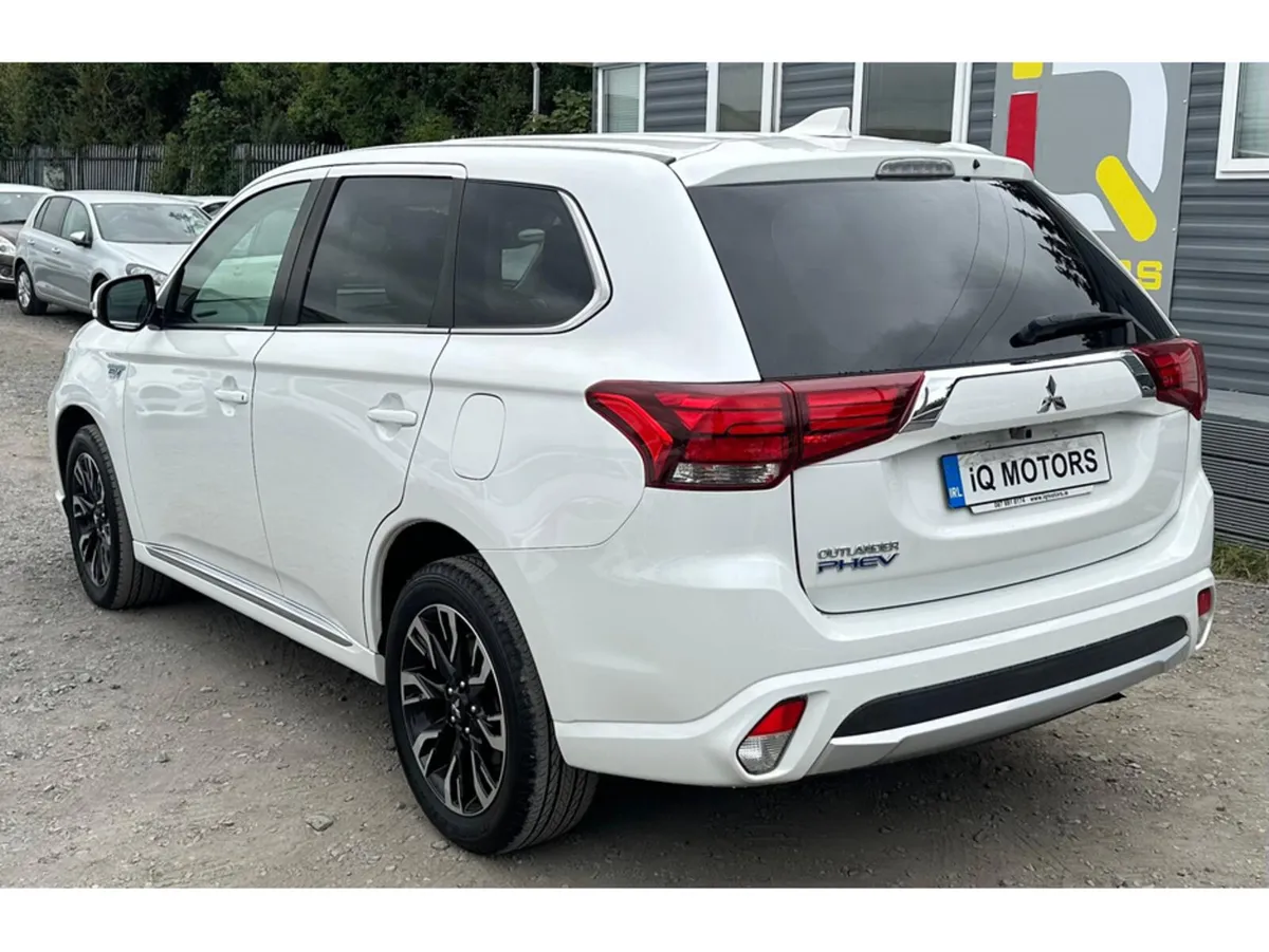 Mitsubishi Outlander Automatic 2.0  petrol plug in - Image 4