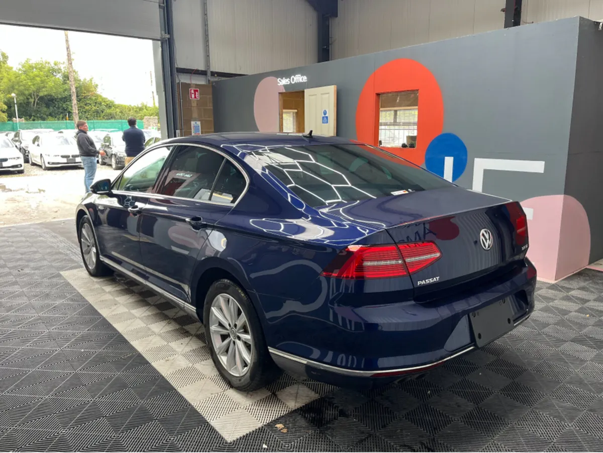 Volkswagen Passat 2.0 TDI ELEGANCE LINE / 48k KMs - Image 4