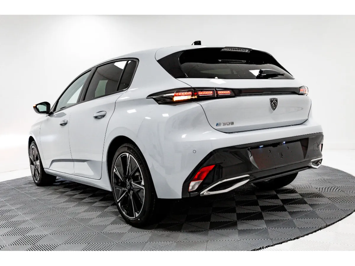 Peugeot 308 E-Allure 54kWh Auto 155HP includes Pro - Image 4