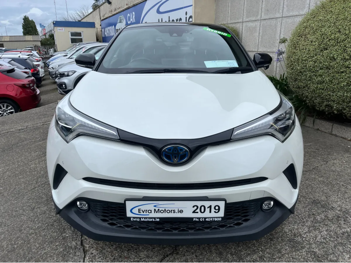 Toyota C-HR SOL HYBRID AUTOMATIC 1.8 PETROL //HIGH - Image 2
