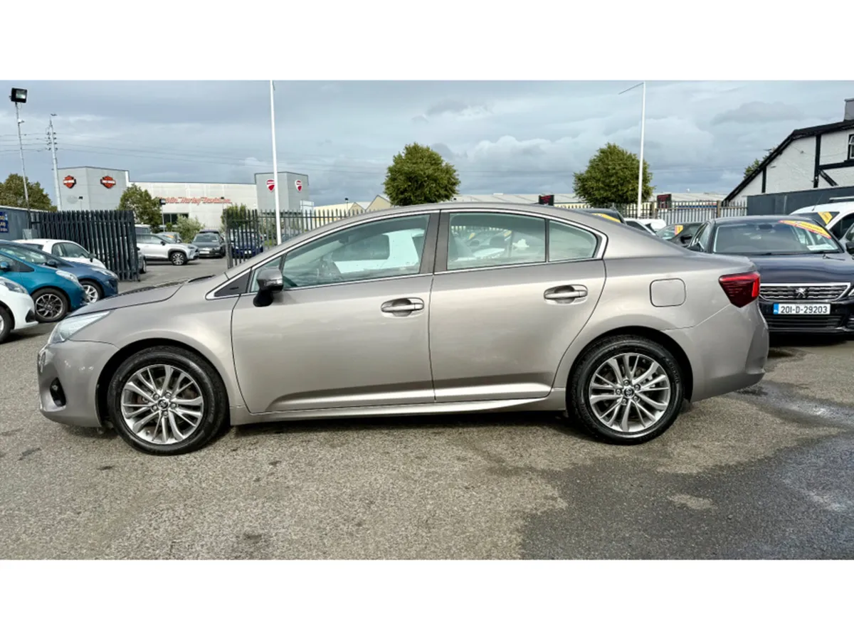 Toyota Avensis 1.6 D LUNA ** NEWER MODEL ** HIGH S - Image 3