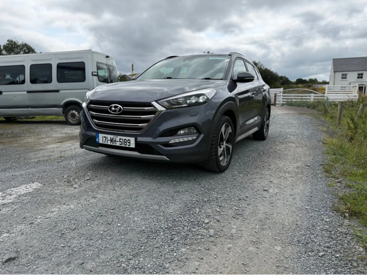 Hyundai Tucson 1.7 PREMIUM SE BLD 141PS 5 5DR AUTO - Image 1