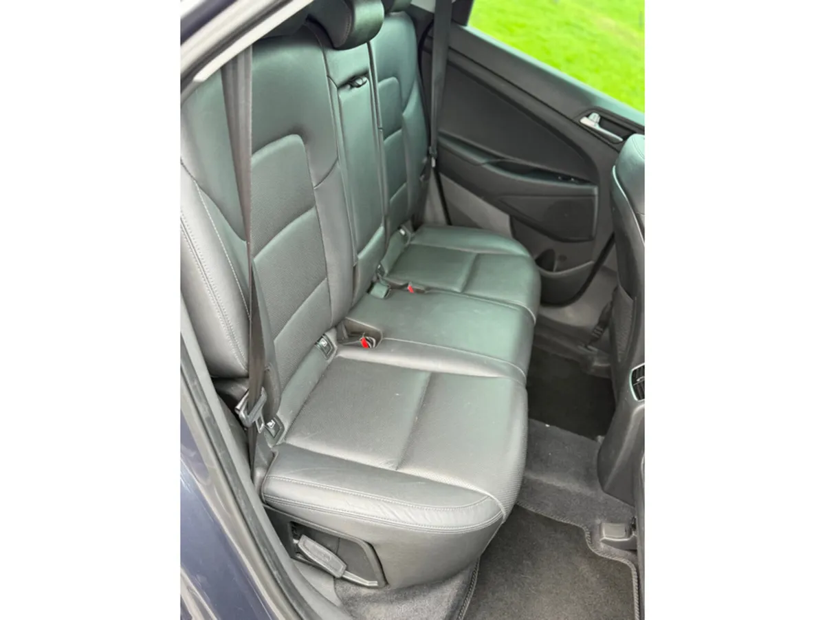 Hyundai Tucson 1.7 PREMIUM SE BLD 141PS 5 5DR AUTO - Image 3