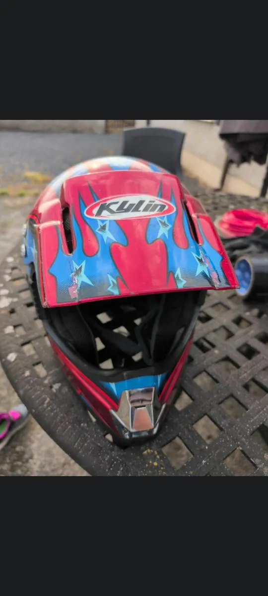 Subwoofer and motor cross helmets - Image 3