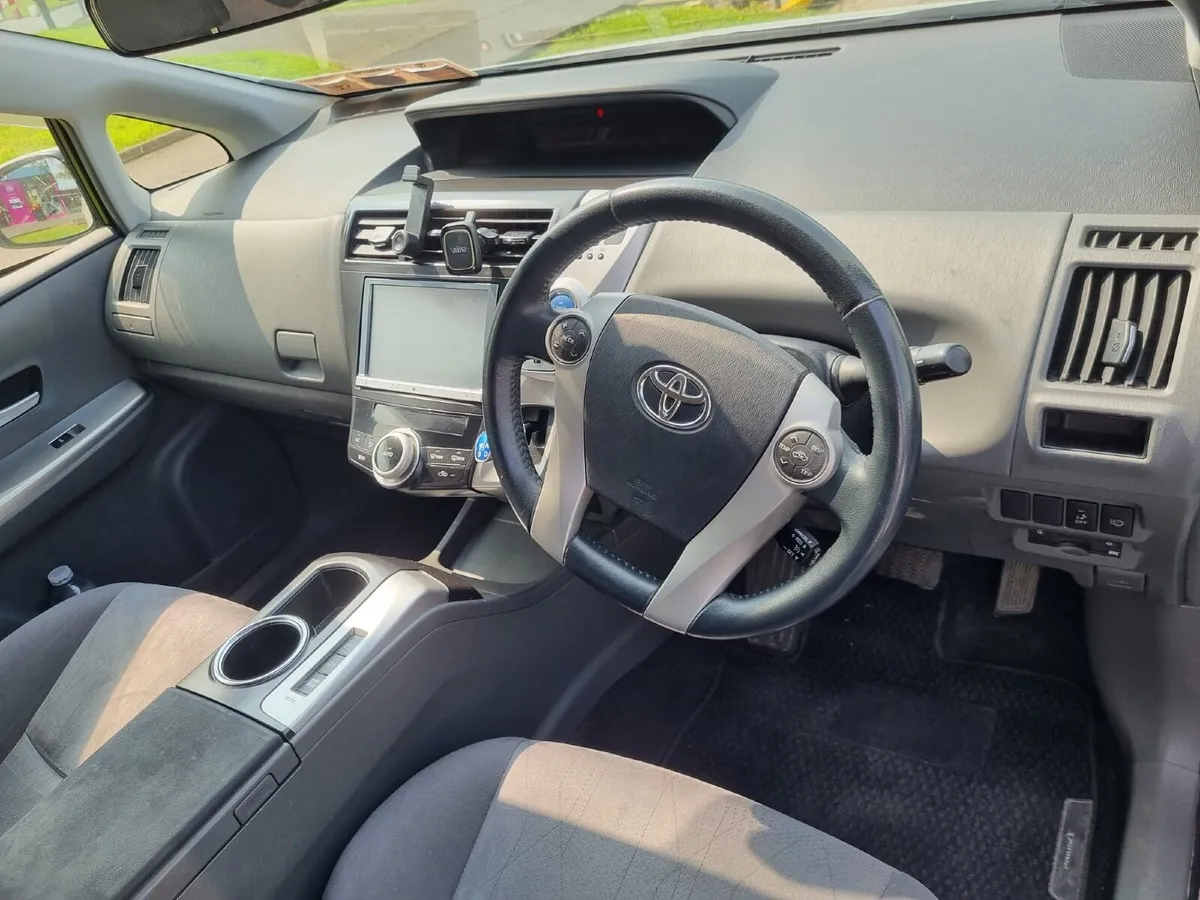 Toyota Prius 2013 hybrid 7 seater - Image 2