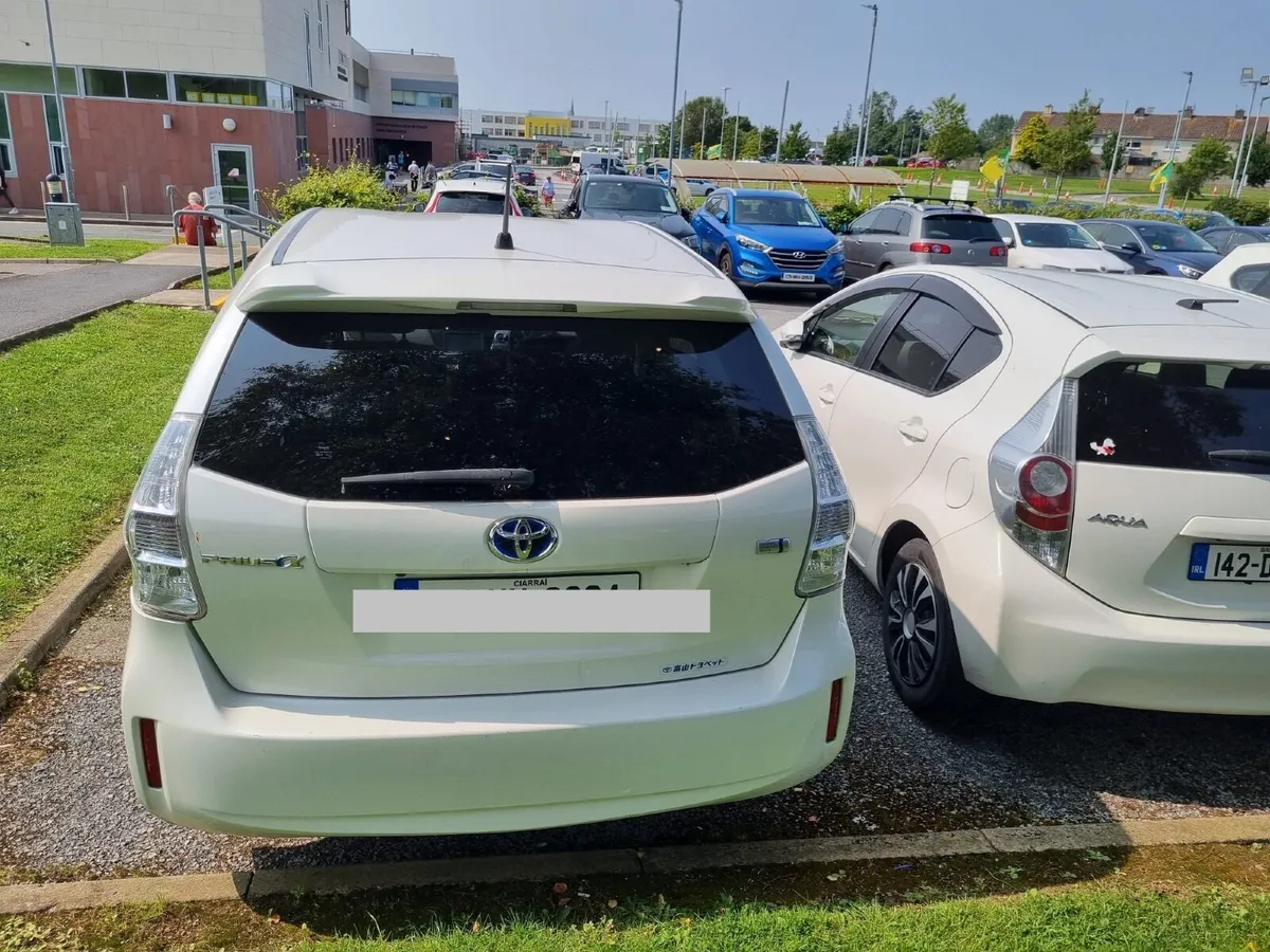 Toyota Prius 2013 hybrid 7 seater - Image 3