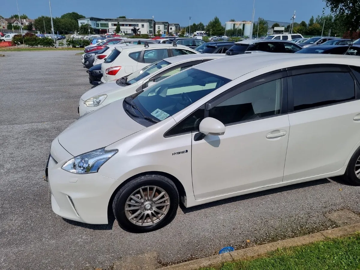 Toyota Prius 2013 hybrid 7 seater - Image 4